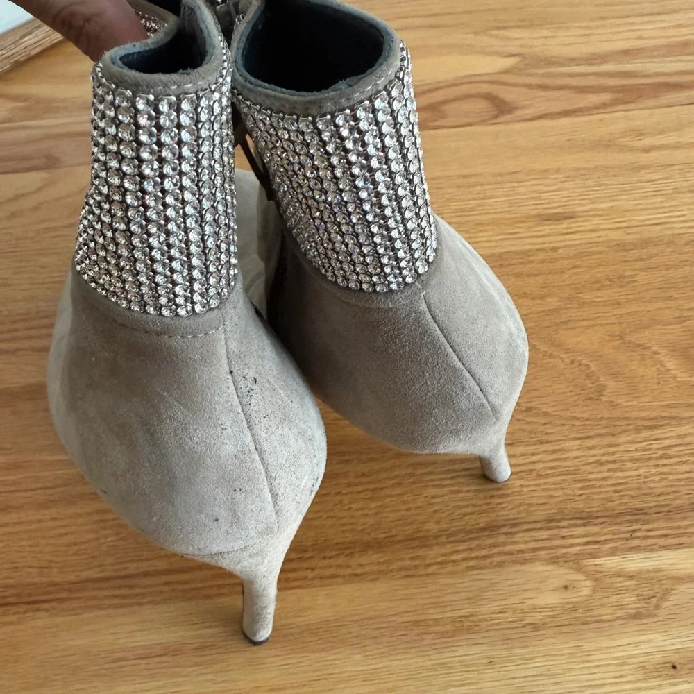 Stuart Weitzman  Highbeams Light Gray Suede crystal Ankle boots booties